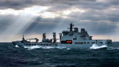 ВМФ отслеживает действия американского эсминца в Балтийском море