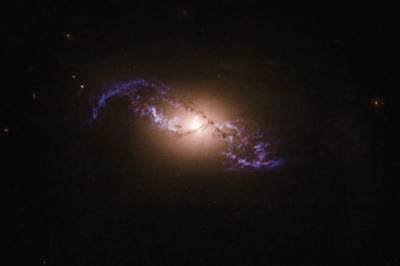 Астрономы показали впечатляющий кадр галактики "Глаз змеи"
