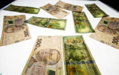 Кура доллара на межбанке превысил уровень 28 гривен