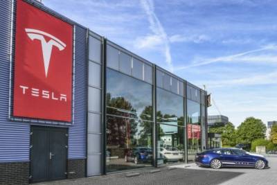 Фирму Tesla признали самым рискованным объектом инвестиций