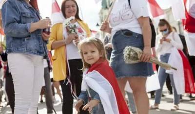 Белорусская Генпрокуратура угрожает забирать детей у родителей за участие в митингах