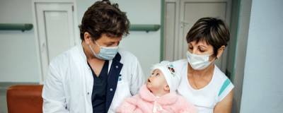 Девочку с редким заболеванием прооперировали новосибирские хирурги