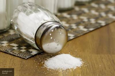 Россиянам объяснили, как сократить количество потребляемой соли
