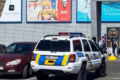 Пригнали из Литвы: в Харькове засняли авто полиции на иностранных номерах (фото)