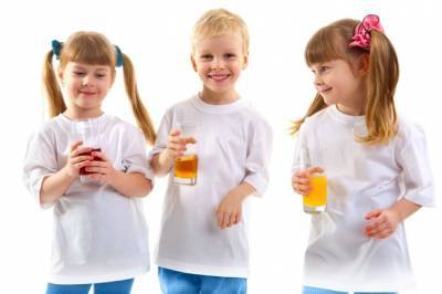 Эксперт объяснила, в чем опасность пакетированных соков для детей