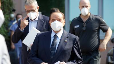 Берлускони выписался из больницы, где лежал с ковидом