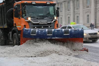 Стало известно, сколько тонн соли для петербургских дорог закупили на зиму
