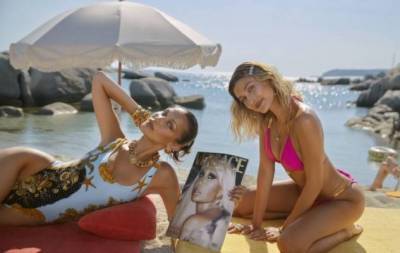 Две богини: Хейли Бибер и Белла Хадид в рекламной кампании Versace (ФОТО)