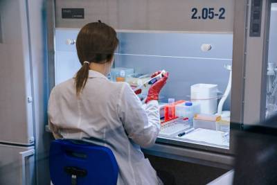 Российские ученые обнаружили биомолекулы, подавляющие все коронавирусы