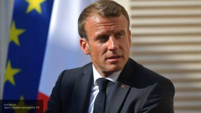 Глава Франции с президентом РФ обсудили ситуацию с Навальным по телефону