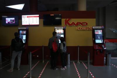 Коронавирус ввел получасовые паузы в петербургских кинотеатрах