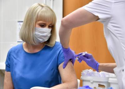 На испытания вакцины от COVID-19 в Москве записалось больше, чем нужно человек – Собянин