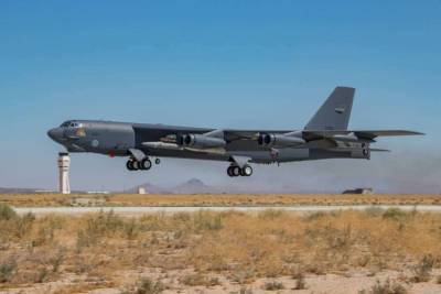 B-52 повторно вернулись в небо Украины, повторив «бомбардировку» баз РФ в Крыму