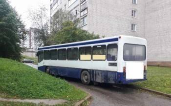 Рецидивист без ботинок угнал в Череповце автобус