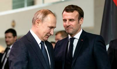 Макрон рассказал Путину об отравлении Навального «Новичком»