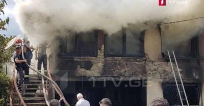 В городе Зугдиди сгорел жилой дом, принадлежащий пожарному