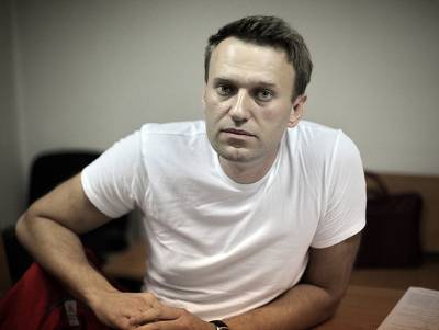 Начал вставать: Навального отключили от аппарата ИВЛ