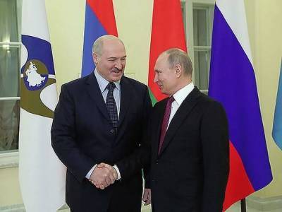 Лукашенко следит за протестами в Белоруссии «с улыбкой» — «бодяга качается», а власти «не бросались даже палками»