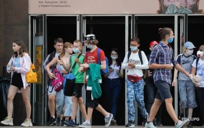 В Украине коронавирусом заболели еще 2.5 тысячи человек