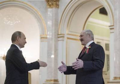 Россия поддержит Лукашенко деньгами и маневрами