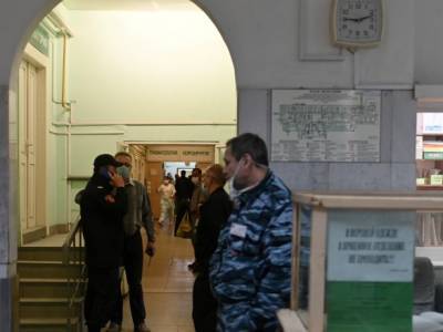 Отравление Навального: в больницу в Омске с требованием выпустить политики из страны - звонили напрямую из Кремля