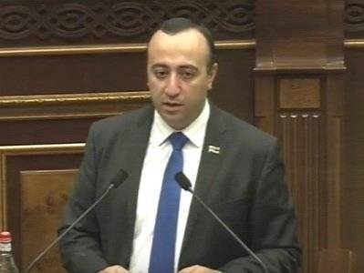 Депутат от партии «Светлая Армения» задал неудобный вопрос кандидату на должность судьи КС