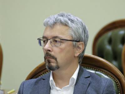 Неизвестный бросил яйцом в министра культуры Ткаченко