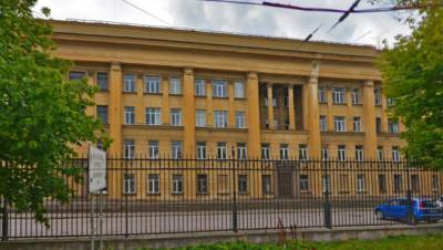 В Петербурге здание конструкторского бюро разобрали до первого этажа