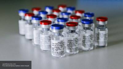 Путин поручил организовать первую поставку вакцины от COVID-19 в Белоруссию