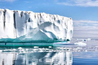 Крупнейший ледник Гренландии раскололся из-за потепления (фото)