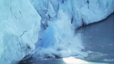 "Доказательство быстрых климатических изменений": в Гренландии от крупнейшего ледника откололся гигантский кусок