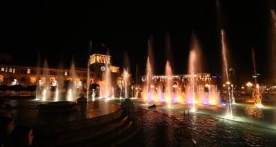 Пандемическая тоска по красоте: жители Еревана счастливы вновь видеть поющие фонтаны