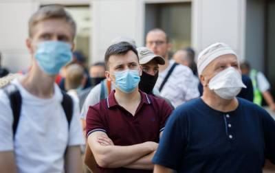 Во Франции ужесточили карантин из-за вспышки коронавируса