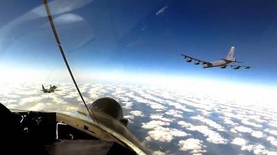 Стратегические бомбардировщики США вновь патрулировали воздушное пространство Украины фото