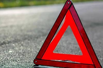 Во Львовской области водитель машины наехал на дорожных рабочих, один человек погиб