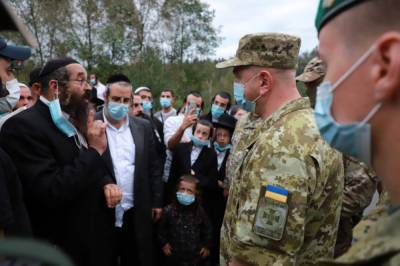 Госпогранслужба пригрозила ответственностью хасидам, которые пытаются попасть в Украину с территории Беларуси