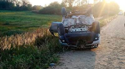 В Смоленской области авто опрокинулось на проезжей части