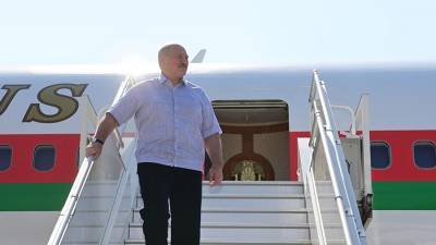 Самолет Лукашенко приземлился в Минске