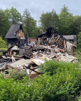 Знаменитый шеф-повар Рэйчел Рэй опубликовала кадры того, что осталось от ее дома в Нью-Йорке в результате разрушительного пожара