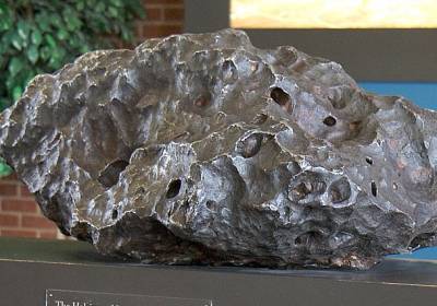 Российские ученые выявили следы внеземной жизни в древнем метеорите