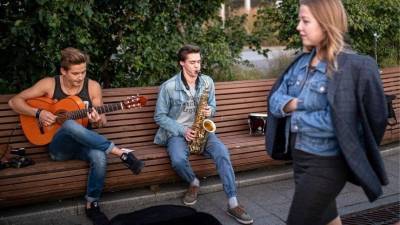 Затихли Лиры: Куда пропали с уличные музыканты в Петербурге