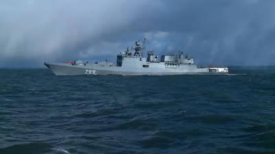 Средиземноморская группировка ВМФ России проводит ночные учения