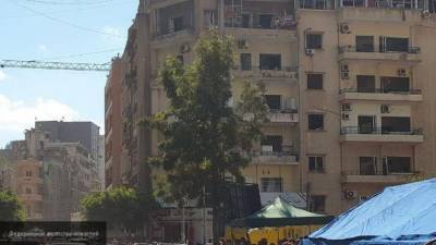 Недостроенный торговый центр загорелся в Бейруте