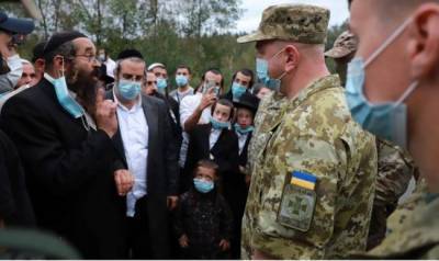 Украинские пограничники не пускают в страну паломников-хасидов