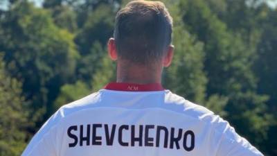 Шевченко заинтриговал фото в футболке "Милана"