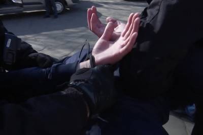 Бывшего чиновника задержали за нападение с шилом на россиянку