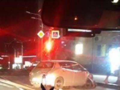 Водитель Nissan протаранил столб в Харькове