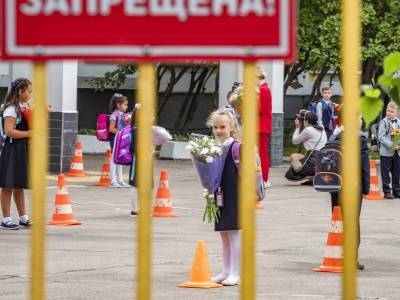 Правозащитники требуют принимать в московские школы детей без местной прописки