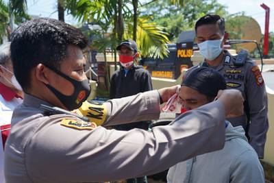 Власти привлекут преступников к борьбе с коронавирусом в Индонезии