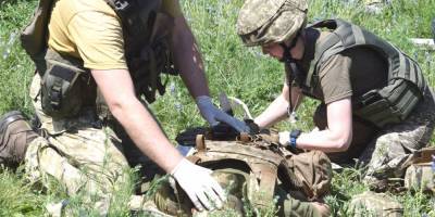 Украинский военнослужащий подорвался на неизвестном взрывном устройстве